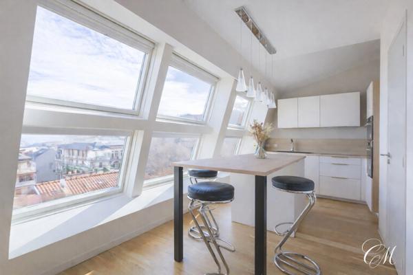 CHAMALIERES : APPARTEMENT D'EXCEPTION AVEC BEAUX VOLUMES ET VUE
