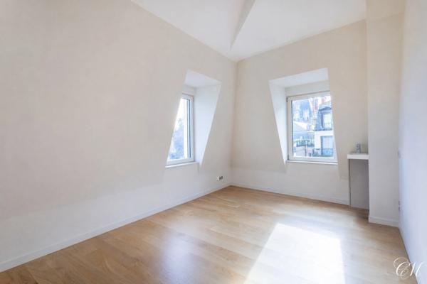 CHAMALIERES : APPARTEMENT D'EXCEPTION AVEC BEAUX VOLUMES ET VUE