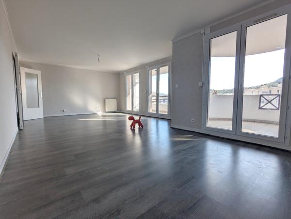 T4 lumineux avec balcons et garage Montjuzet - Clermont-Province T4 lumineux avec balcons et garage Montjuzet