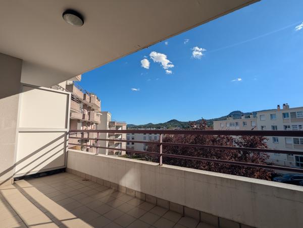 T4 lumineux avec balcons et garage Montjuzet - Clermont-Province T4 lumineux avec balcons et garage Montjuzet