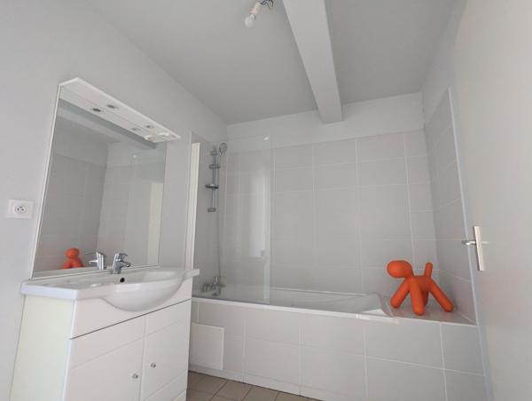 T4 lumineux avec balcons et garage Montjuzet - Clermont-Province T4 lumineux avec balcons et garage Montjuzet