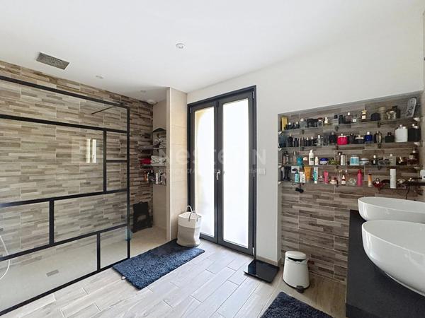 Maison Lamorlaye 10 pièce(s) 343 m2, piscine couverte et jardin 5000 m²