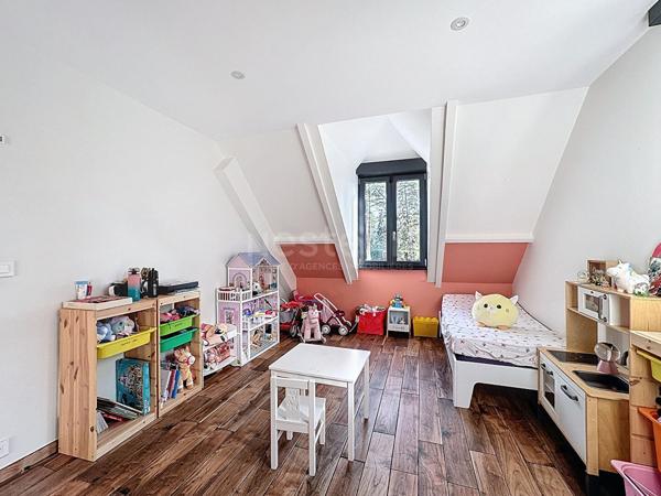 Maison Lamorlaye 10 pièce(s) 343 m2, piscine couverte et jardin 5000 m²