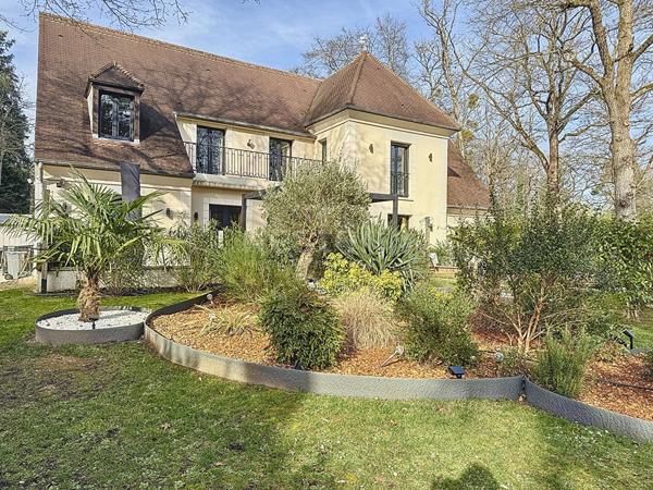 Maison Lamorlaye 10 pièce(s) 343 m2, piscine couverte et jardin 5000 m²