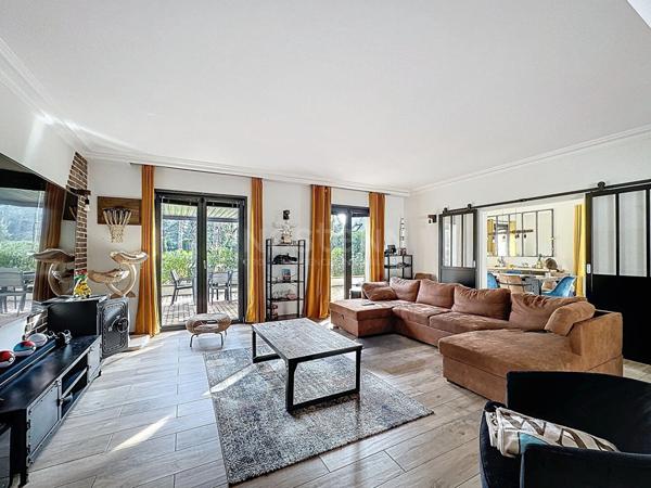 Maison Lamorlaye 10 pièce(s) 343 m2, piscine couverte et jardin 5000 m²