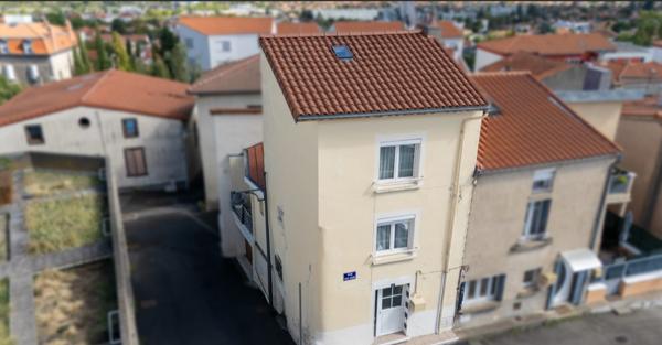 Maison de ville, 2 chambres, balcon, garage et cave