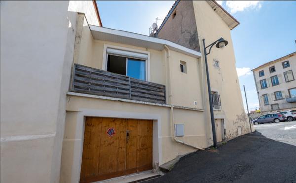 Maison de ville, 2 chambres, balcon, garage et cave