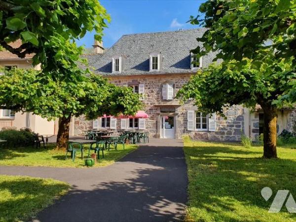 MANDAILLES-SAINT-JULIEN, à vendre, hôtel bar restaurant 3 étoiles (classé ERP 5, soit environ 9...