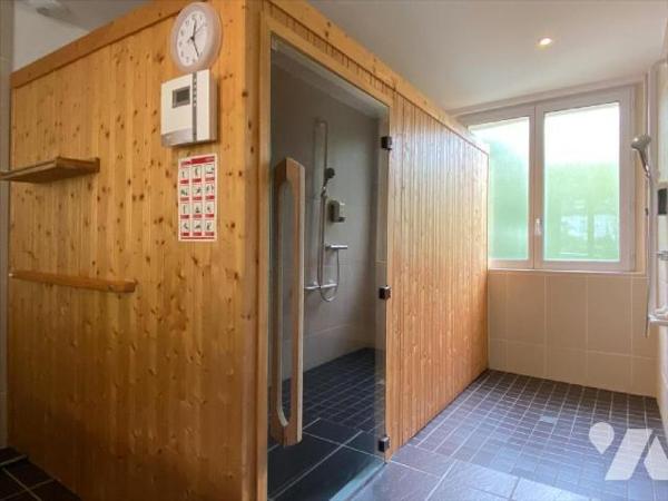 MANDAILLES-SAINT-JULIEN, à vendre, hôtel bar restaurant 3 étoiles (classé ERP 5, soit environ 9...