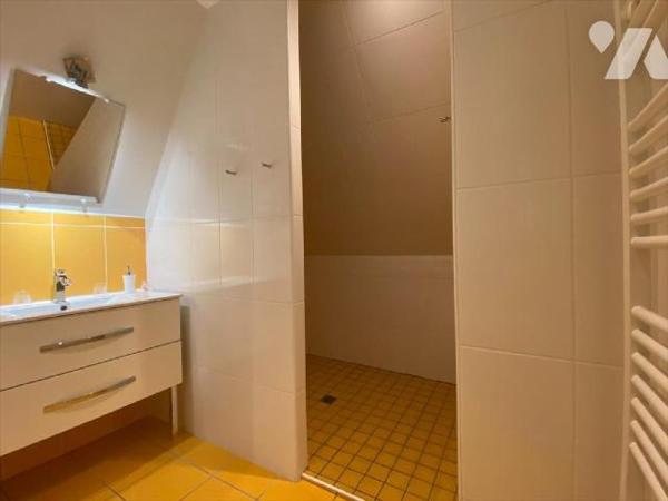 MANDAILLES-SAINT-JULIEN, à vendre, hôtel bar restaurant 3 étoiles (classé ERP 5, soit environ 9...