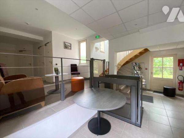 MANDAILLES-SAINT-JULIEN, à vendre, hôtel bar restaurant 3 étoiles (classé ERP 5, soit environ 9...