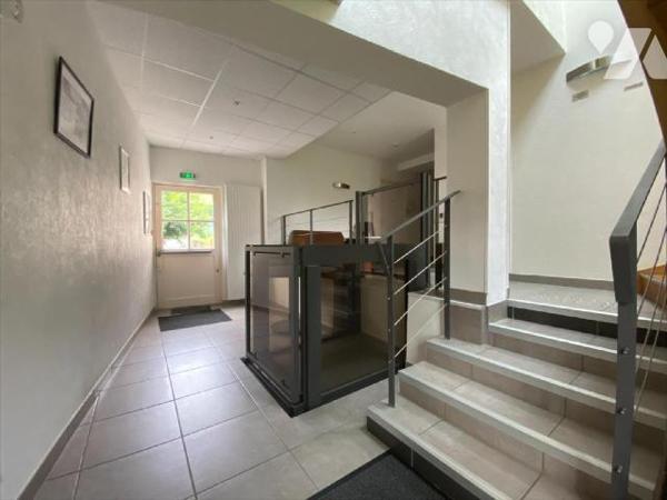 MANDAILLES-SAINT-JULIEN, à vendre, hôtel bar restaurant 3 étoiles (classé ERP 5, soit environ 9...