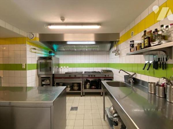 MANDAILLES-SAINT-JULIEN, à vendre, hôtel bar restaurant 3 étoiles (classé ERP 5, soit environ 9...