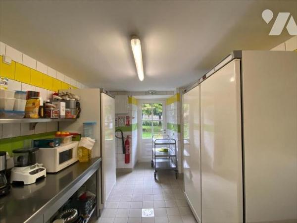 MANDAILLES-SAINT-JULIEN, à vendre, hôtel bar restaurant 3 étoiles (classé ERP 5, soit environ 9...