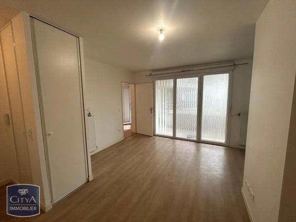 Appartement à louer 2 pièces 39.85m² Corbeil-Essonnes (91100)