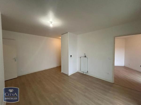 Appartement à louer 2 pièces 39.85m² Corbeil-Essonnes (91100)