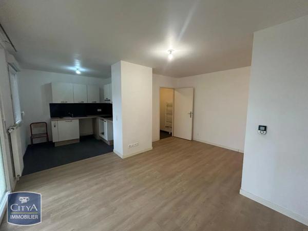 Appartement à louer 2 pièces 39.85m² Corbeil-Essonnes (91100)