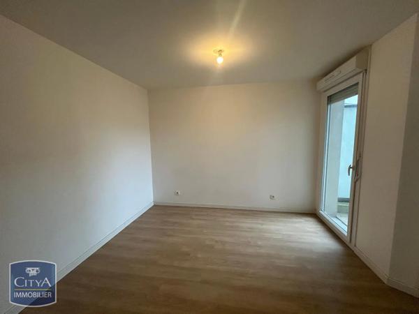 Appartement à louer 2 pièces 39.85m² Corbeil-Essonnes (91100)