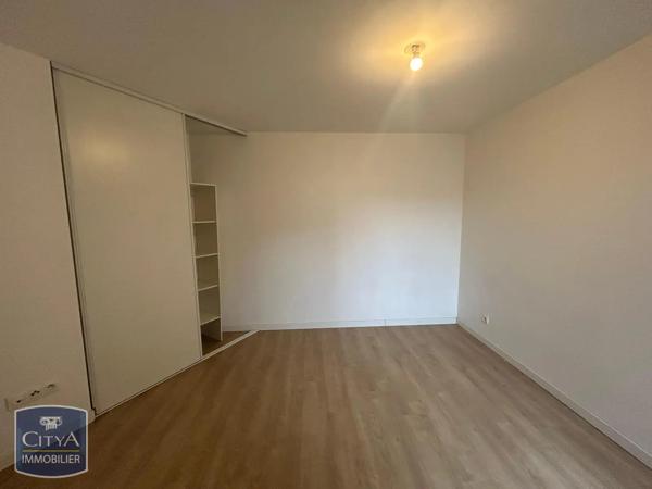 Appartement à louer 2 pièces 39.85m² Corbeil-Essonnes (91100)