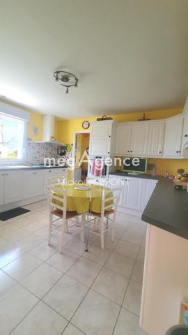 Maison à Le Genest-Saint-Isle, 53940 - 8 pièces 144m²