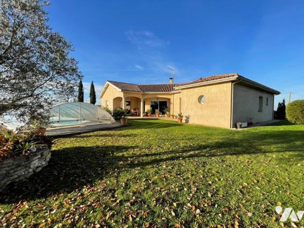 MIRANDE à 10min, au calme, belle villa plain-pied offrant une superbe vue Pyrénées et vallons.