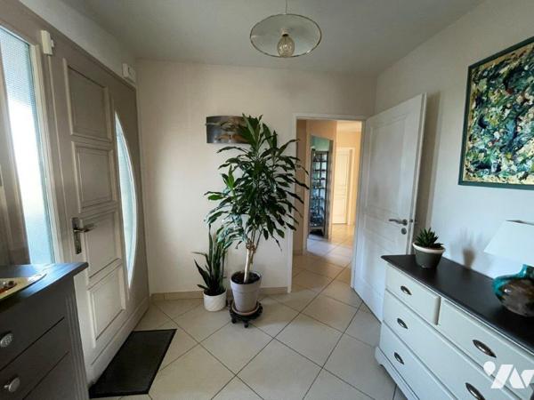 MIRANDE à 10min, au calme, belle villa plain-pied offrant une superbe vue Pyrénées et vallons.