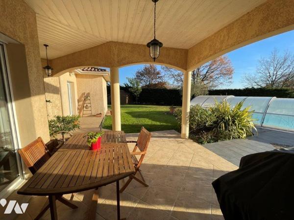 MIRANDE à 10min, au calme, belle villa plain-pied offrant une superbe vue Pyrénées et vallons.