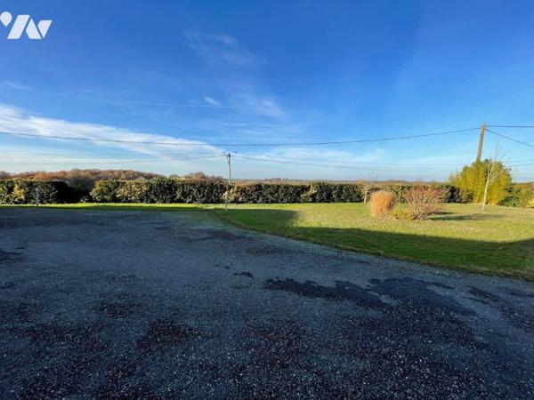 MIRANDE à 10min, au calme, belle villa plain-pied offrant une superbe vue Pyrénées et vallons.