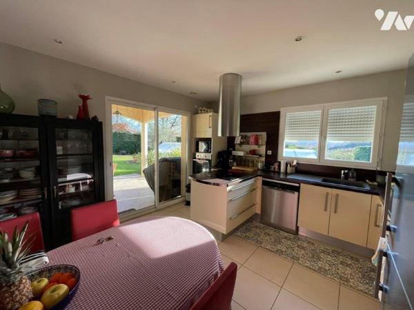 MIRANDE à 10min, au calme, belle villa plain-pied offrant une superbe vue Pyrénées et vallons.