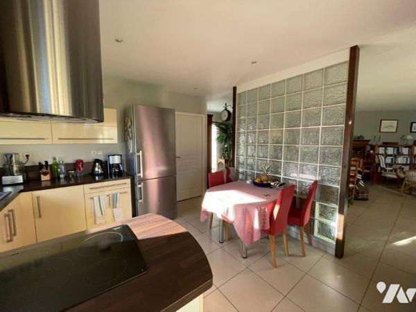 MIRANDE à 10min, au calme, belle villa plain-pied offrant une superbe vue Pyrénées et vallons.