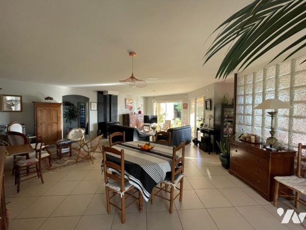 MIRANDE à 10min, au calme, belle villa plain-pied offrant une superbe vue Pyrénées et vallons.