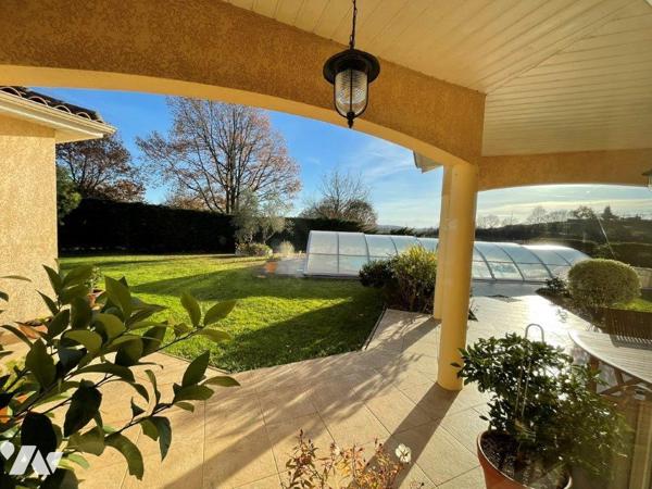 MIRANDE à 10min, au calme, belle villa plain-pied offrant une superbe vue Pyrénées et vallons.