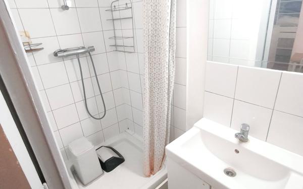 Appartement à vendre    2 pièces • 18 m2 Nîmes