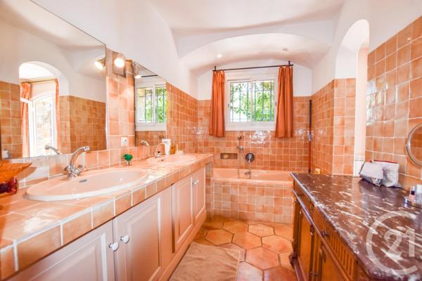 Maison à vendre  6 pièces - 197,38 m2 CAVALAIRE SUR MER - 83