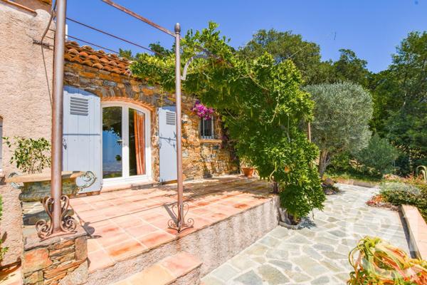 Maison à vendre  6 pièces - 197,38 m2 CAVALAIRE SUR MER - 83