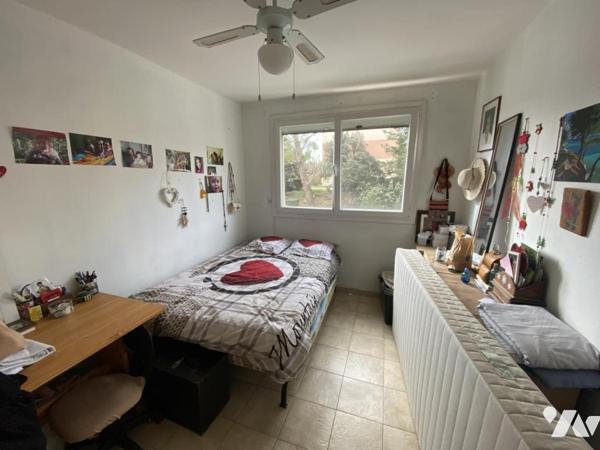 APPARTEMENT T4/5, TRAVERSANT, BALCON FERMÉ, CAVE.