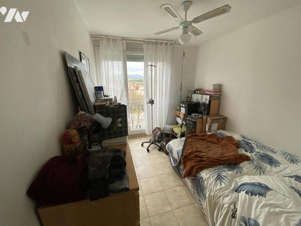 APPARTEMENT T4/5, TRAVERSANT, BALCON FERMÉ, CAVE.
