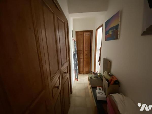 APPARTEMENT T4/5, TRAVERSANT, BALCON FERMÉ, CAVE.