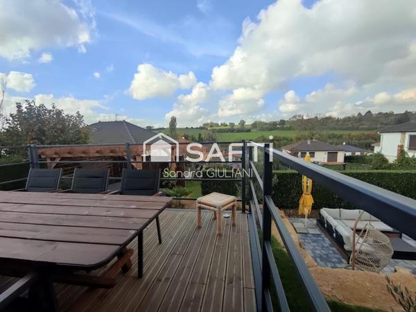 Maison individuelle de plain-pied élevée sur sous-sol entièrement rénovée !