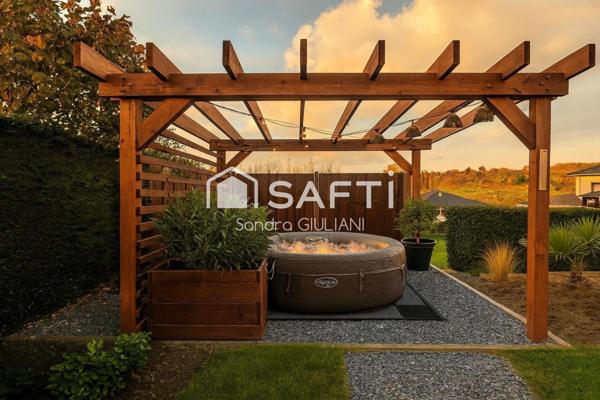 Maison individuelle de plain-pied élevée sur sous-sol entièrement rénovée !