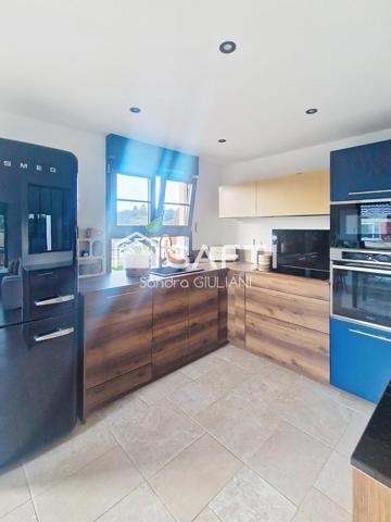 Maison individuelle de plain-pied élevée sur sous-sol entièrement rénovée !