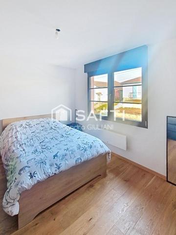 Maison individuelle de plain-pied élevée sur sous-sol entièrement rénovée !