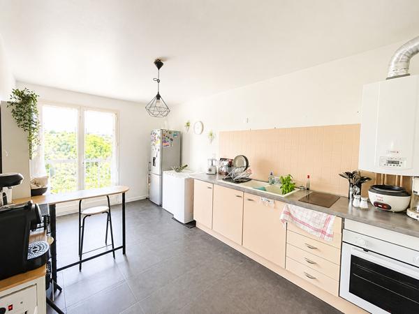 Salon-de-Provence ? Spacieux T3 de 80 m² avec garage et deux balcons