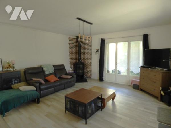 VALREAS agréable villa, plain pied sur terrain clos de 483m²+ un garage et 2 vérandas.