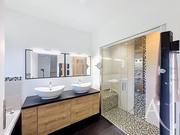 Villa contemporaine Plain pied- 172m² - Piscine - Terrain 1230 m²