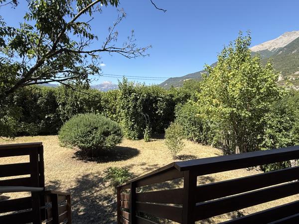 Maison familiale avec grand terrain constructible à Jausiers
