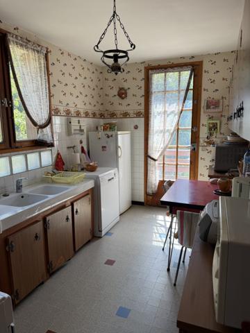 Maison familiale avec grand terrain constructible à Jausiers