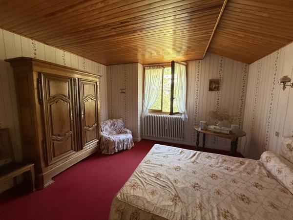Maison familiale avec grand terrain constructible à Jausiers