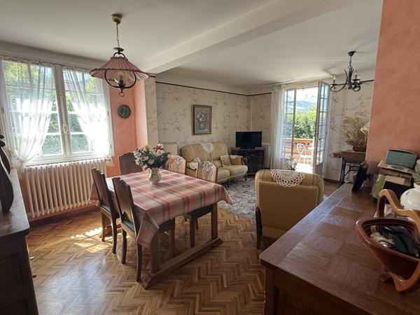 Maison familiale avec grand terrain constructible à Jausiers