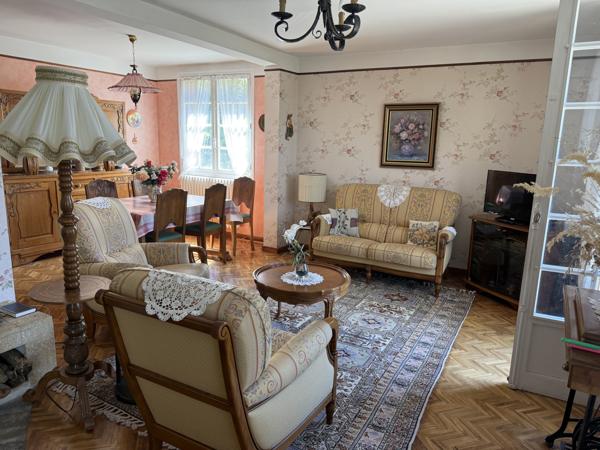 Maison familiale avec grand terrain constructible à Jausiers
